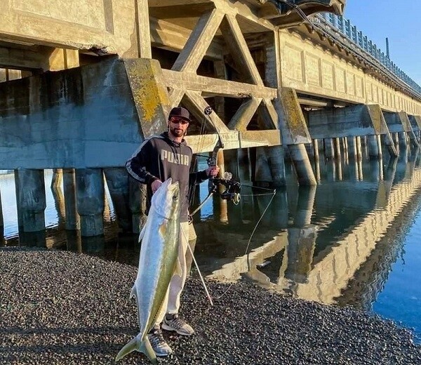 물고기도 화살로 잡는다…뉴질랜드 남자, 1.2ｍ 대어 '명중'