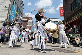 [K-Geography] Exorcism parade for merchants
