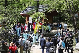 Daegwallyeong Sanshinje and Guksa Seonghwangje marks opening of Gangneung Danoje Festival