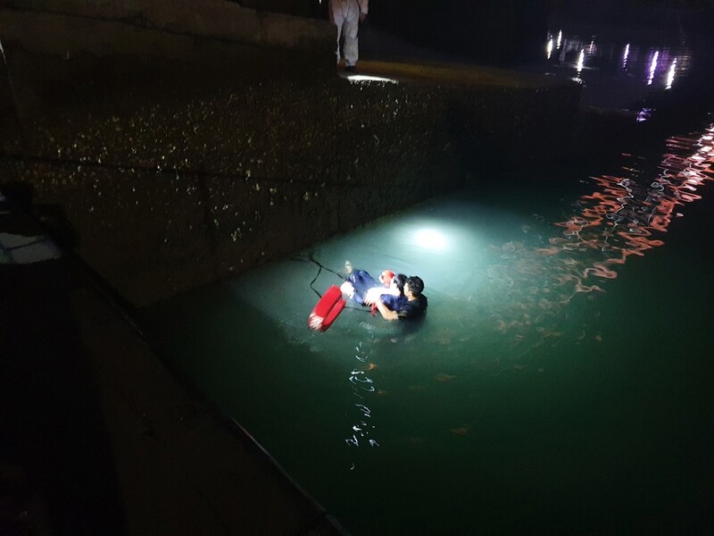 고흥 녹동항 해상에 추락한 관광객, 해경에 구조