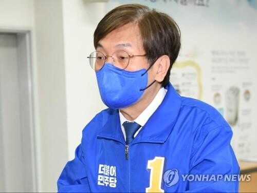 노영민 "반려동물 등록·중성화 비용 70% 지원"