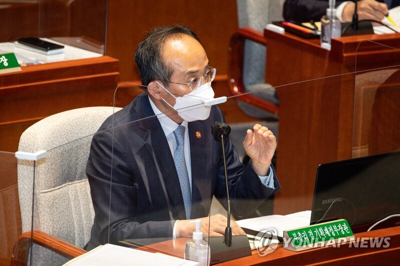 Finance Minister flatly denies plan to privatize public services