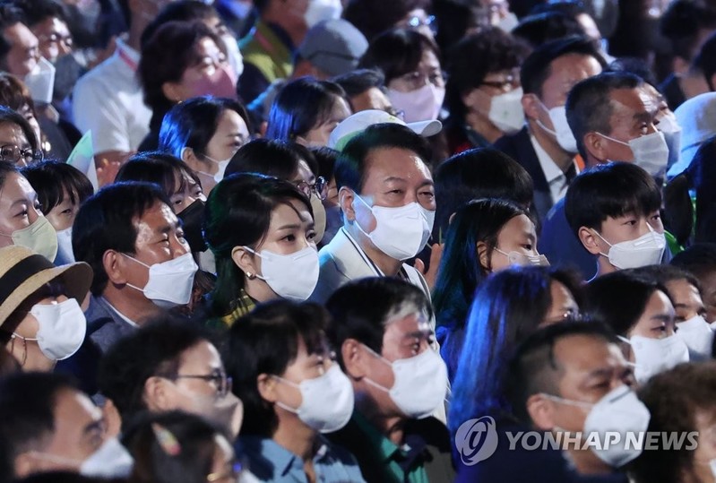 尹대통령 내외, 청와대 '열린음악회' 관람…"靑은 여러분 것"(종합)