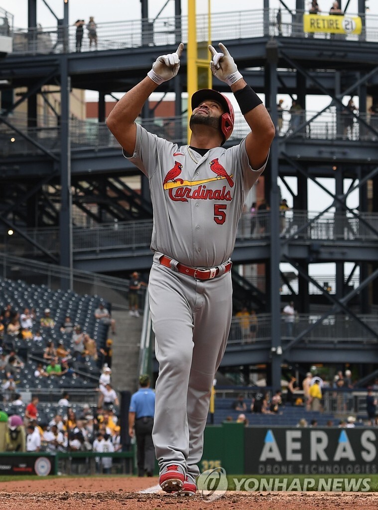 푸홀스 2홈런에 몰리나 등판…화기애애 세인트루이스
