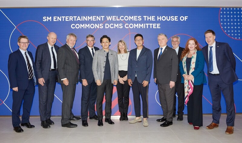 SM 이성수·탁영준 대표, 영국 하원 인사들과 'K팝 환담'