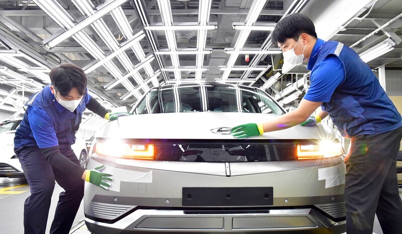 (2nd LD) Hyundai to invest 63 tln won in domestic businesses by 2025