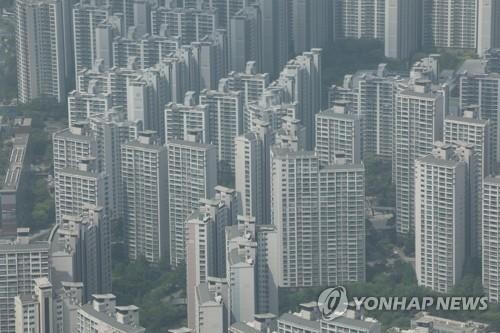 Population mobility hits 48-year low in April