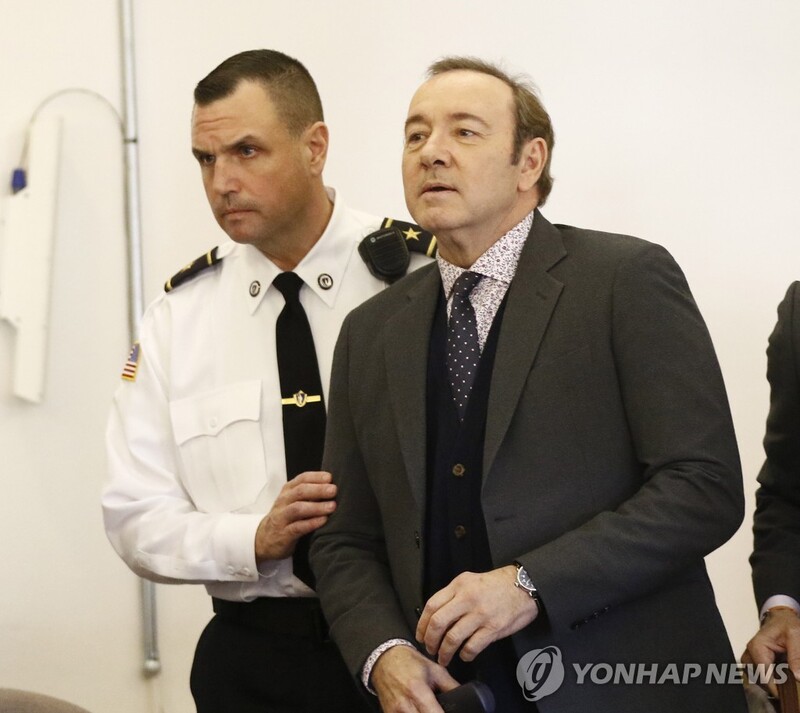 영국 검찰, 케빈 스페이시 남성 3명 상대 성폭력 혐의로 기소