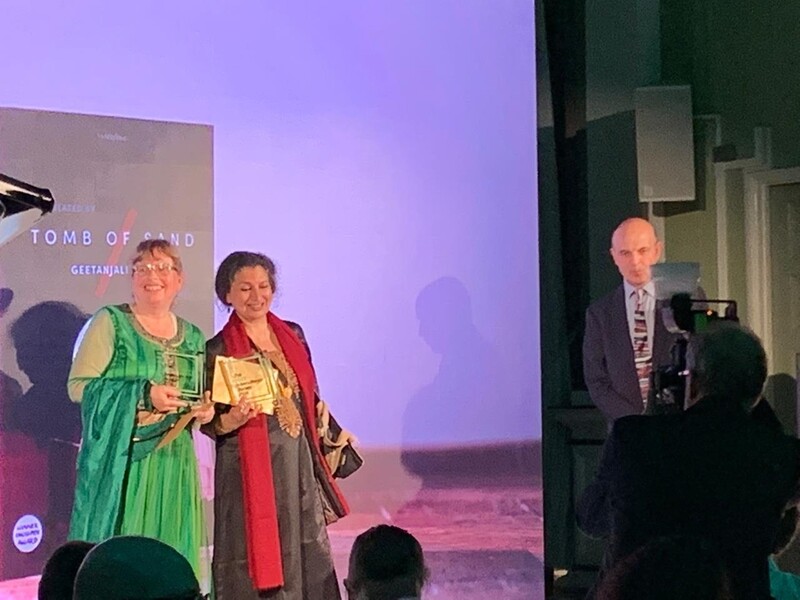 [2보] '저주토끼' 정보라, 부커상 불발…인도 기탄잘리 슈리 수상