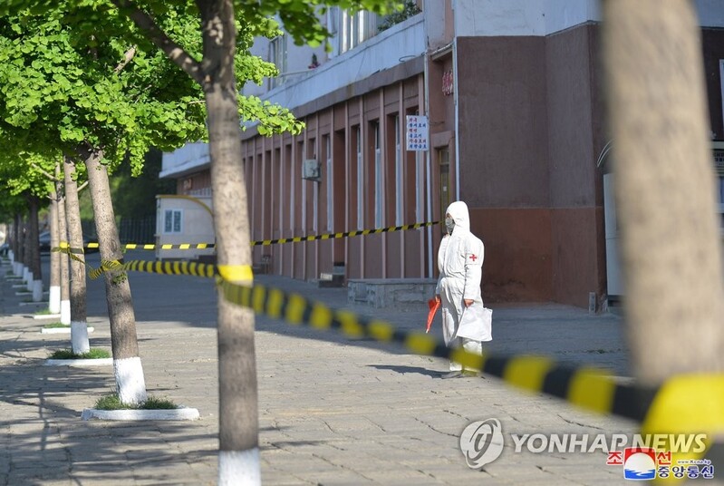 (LEAD) N. Korea reports one new death amid COVID-19 outbreak