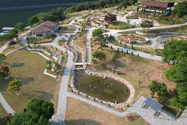 다시 태어난 대청호 장계관광지…조경사업 마무리