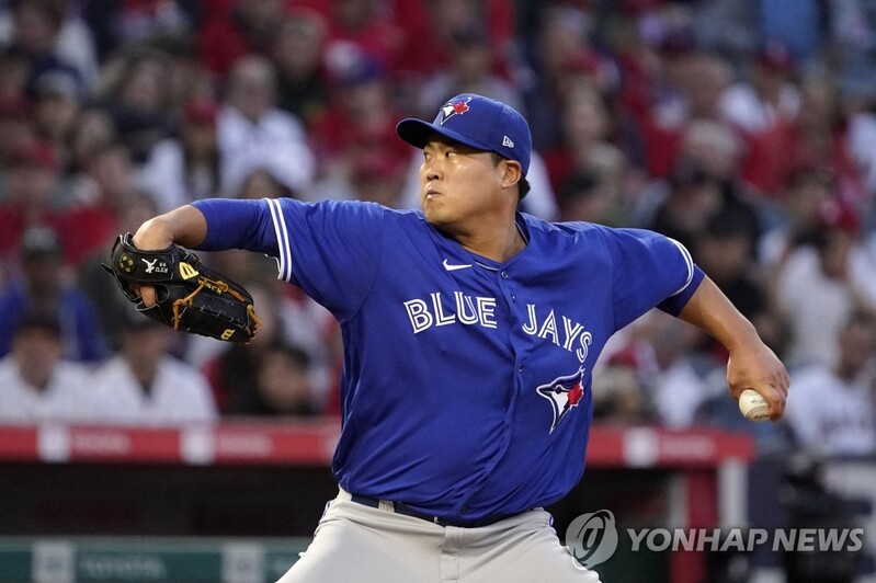 류현진, 오타니 잡고 시즌 2승·개인 첫 한일 선발 맞대결 승리