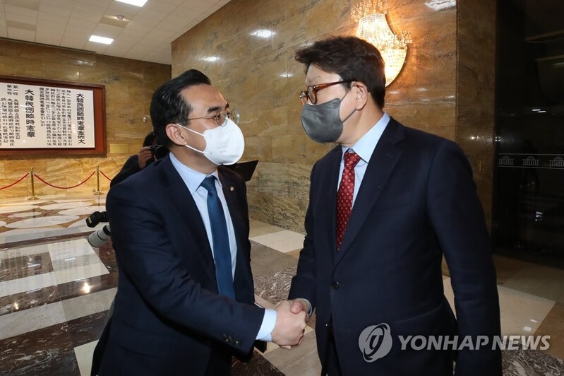 Parties tentatively agree to hold plenary session for extra budget