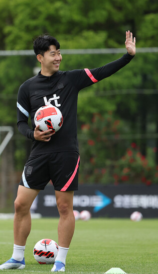 [Moment to Focus] Son Heung-min, captain of S. Korean nat'l football team