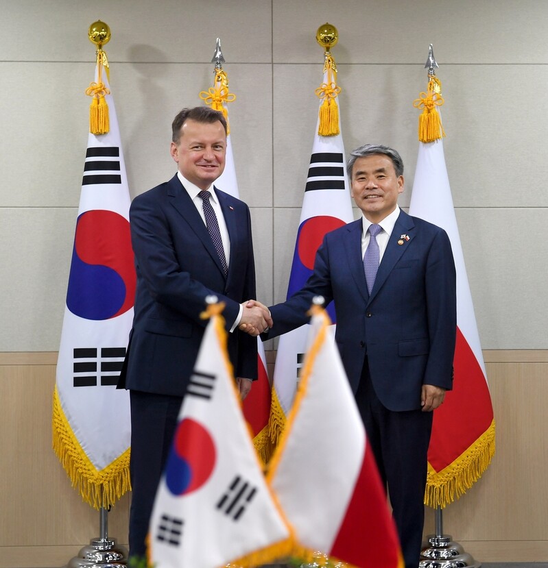 S. Korean, Polish defense chiefs discuss arms industry cooperation, regional security