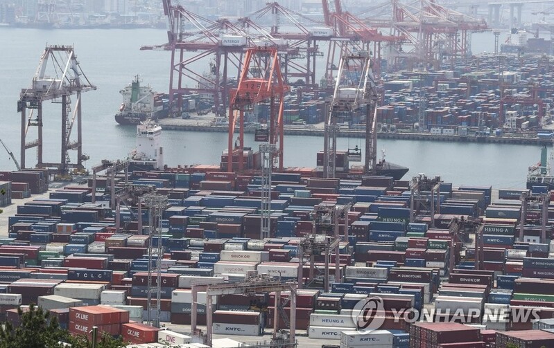 (2nd LD) S. Korea suffers falls in production, consumption, investment in April