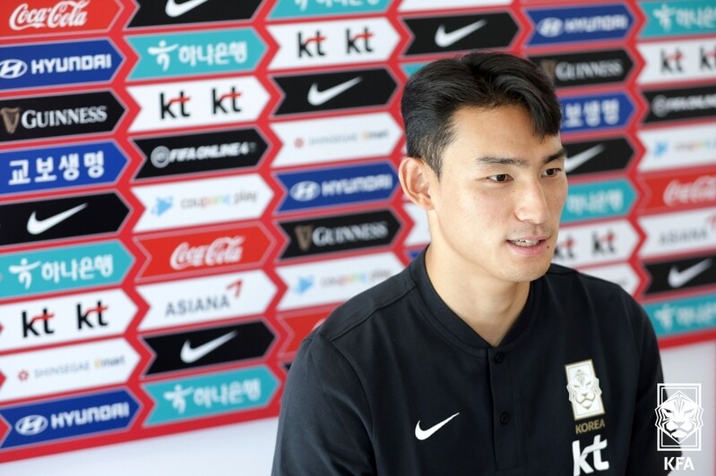 Nat'l football team rookie thanks K-pop star fiancee for support