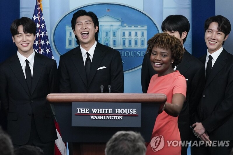 [월드&포토] BTS 깜짝 등장에 '난리난' 백악관 브리핑룸