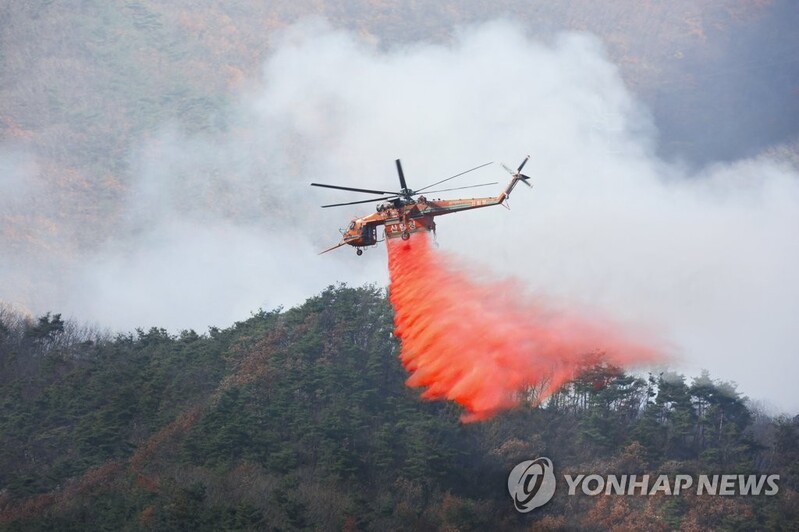 Yoon again instructs officials to focus on extinguishing wildfire