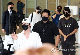 BTS returns to Korea from White House amid huge crowd at Incheon Airport
