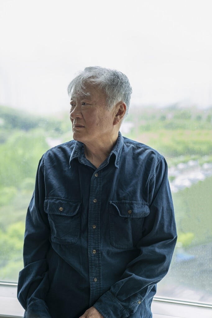 김훈 "'개천의 용' 말하는 건 젊은이들에 대한 폭력이자 조롱"