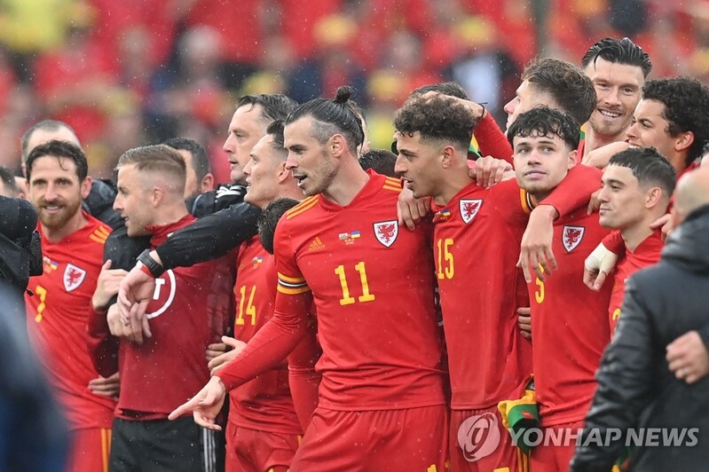 64년 만에 월드컵 본선행에 베일 "웨일스 축구 최고 성과"