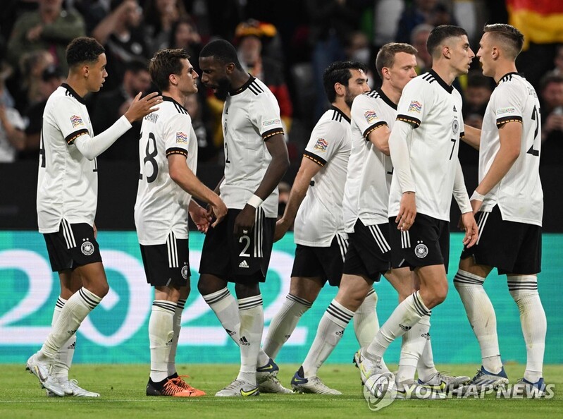 독일 남자축구 대표팀, 네이션스리그서 여자팀 유니폼 입었다