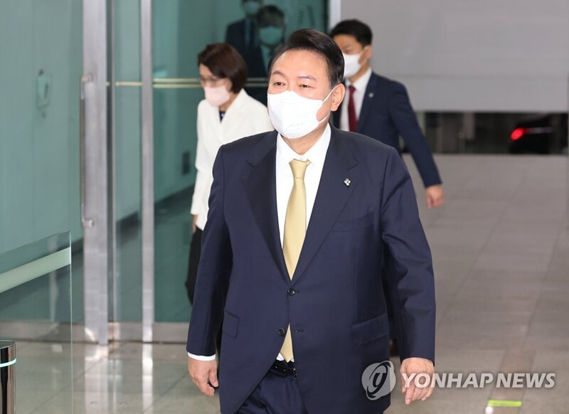 Yoon to hold videoconference with Vietnam's Communist Party chief