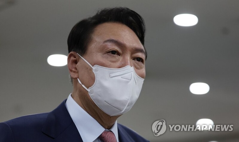 Yoon says 'not right' to keep ex-President Lee in prison