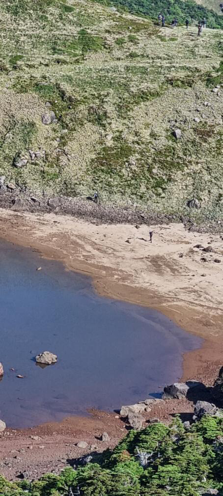 출입 금지 백록담 분화구에 들어간 9명 적발, 3명은 도주