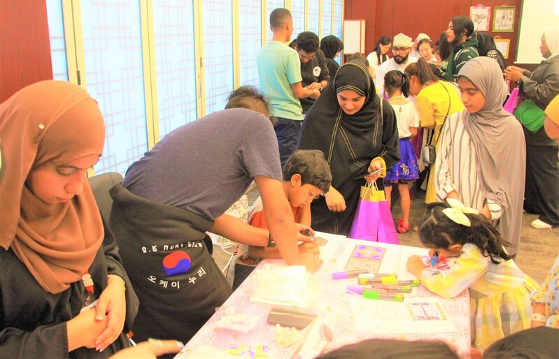 중동 오만서 '한류 체험 행사' 열려…"한국 문화는 공기 같아"