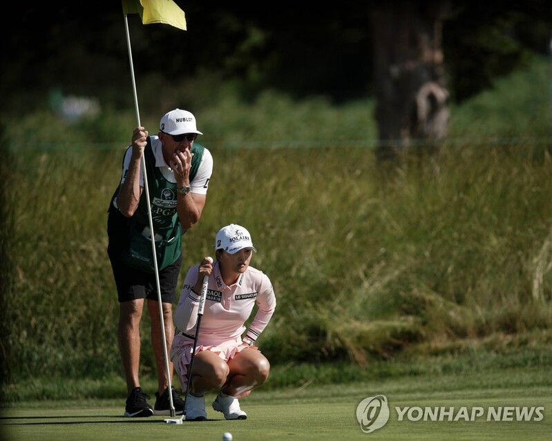고진영, 숍라이트 LPGA 클래식 첫날 공동 3위…선두와 2타 차(종합)