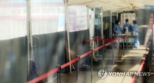 (LEAD) S. Korea's new COVID-19 cases below 10,000 for 3rd day