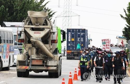 (3rd LD) Truckers' strike continues for 7th day; negotiations with gov't fall through