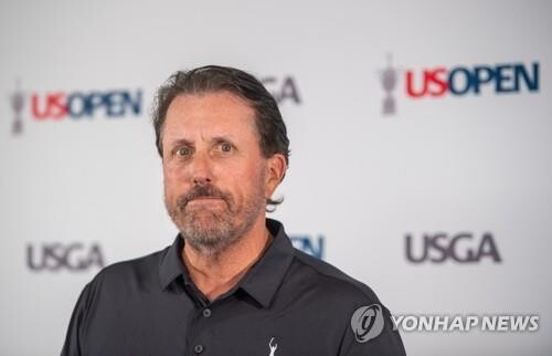 PGA 등진 미컬슨 "PGA 떠나고 싶지 않아…디오픈도 출전"