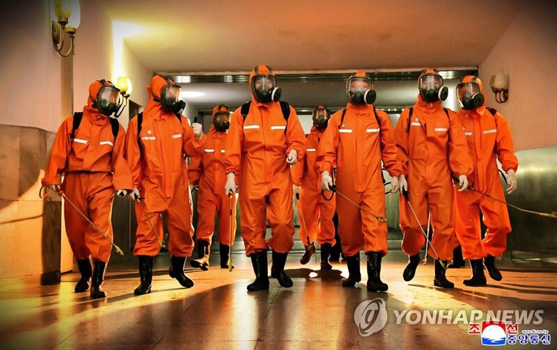 (LEAD) N. Korea's suspected COVID-19 cases below 40,000 for 2nd day: state media