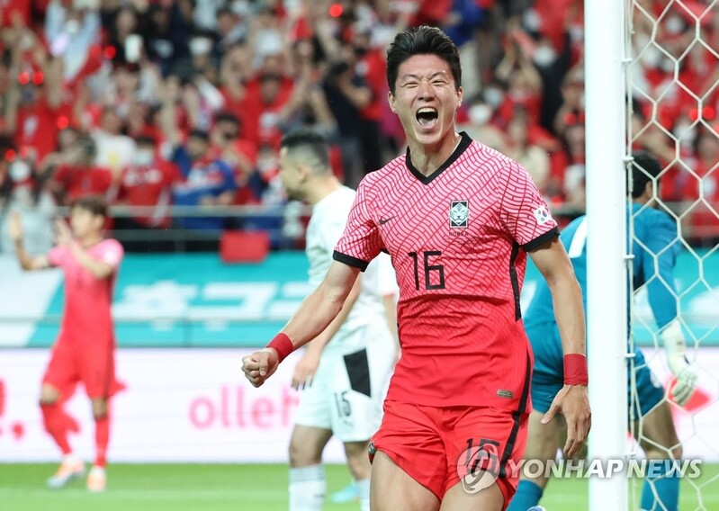 (LEAD) S. Korea beat down Salah-less Egypt
