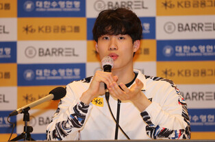 [Moment to Focus] S. Korean swimmer Hwang Sun-woo