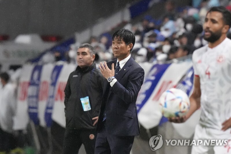 "4년간 뭐 했어?"…튀니지전 대패한 일본 축구에 비판 세례