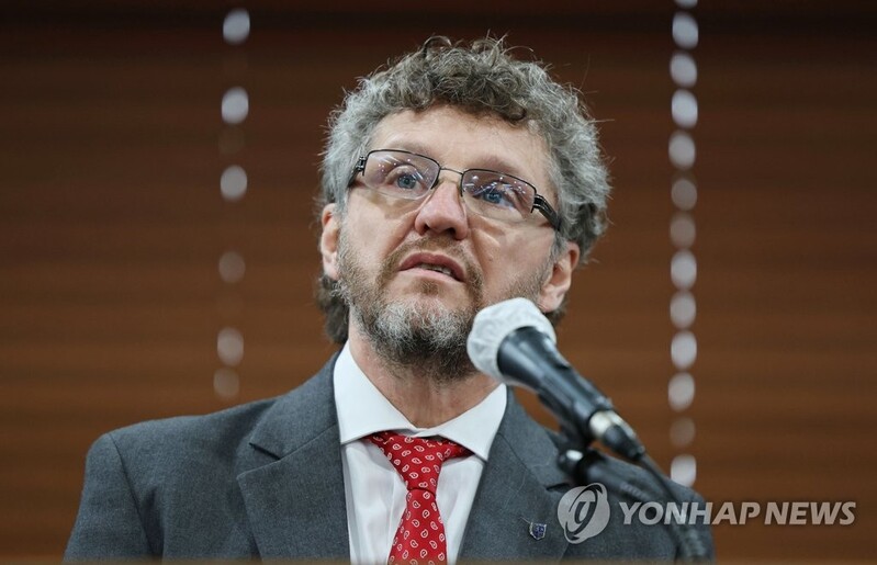 유엔특별보고관 "한국 정부, 인권침해 피해회복 강화해야"