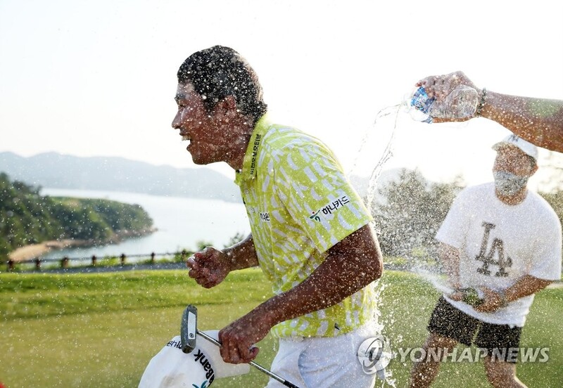 입스·희귀병 극복한 박은신 "내친김에 2승째…가을엔 PGA 도전"