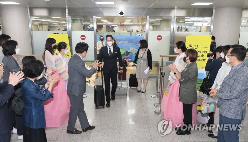 First direct flight service between Jeju, Singapore opens