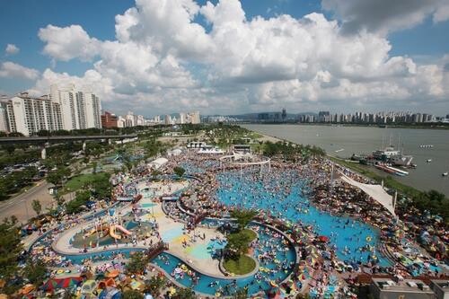 Seoul to reopen public swimming pools by Han River