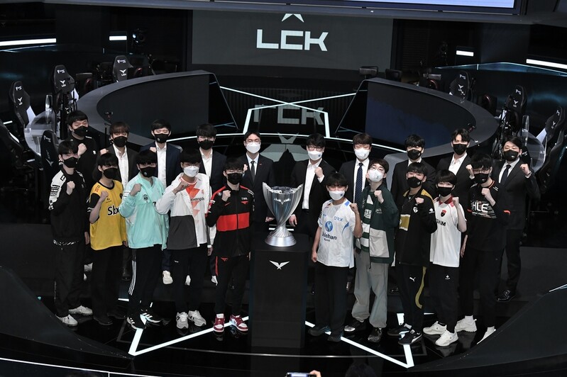 LoL 한국 최강자 가리는 'LCK 서머' 개막…T1-DK 양강 구도