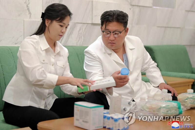 (LEAD) New infectious disease outbreak reported in N. Korea; leader Kim sends medicine: KCNA