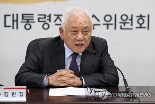 Yoon names veteran politician to head presidential committee on national unity