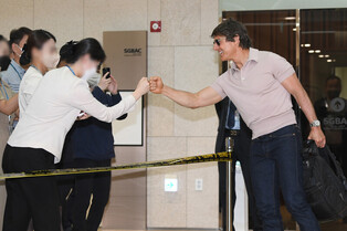 'Top Gun' Tom Cruise in S. Korea
