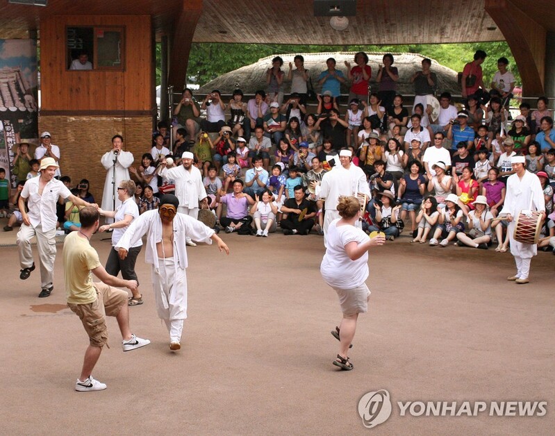 하회별신굿탈놀이 야간 상설공연 18일부터 시작