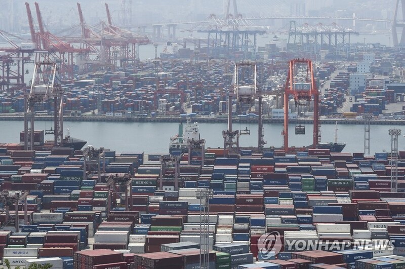 (LEAD) S. Korean economy feared to lose steam amid external uncertainty: gov't