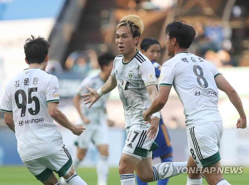 Jeonbuk beat Ulsan to add more drama to K League title race